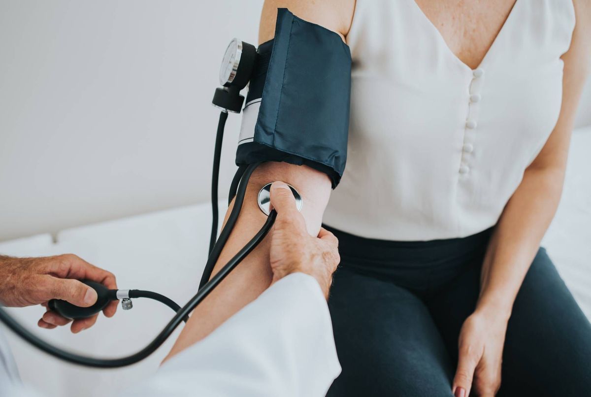Preventing "white coat hypertension": 6 tips for stress-free blood pressure measurements